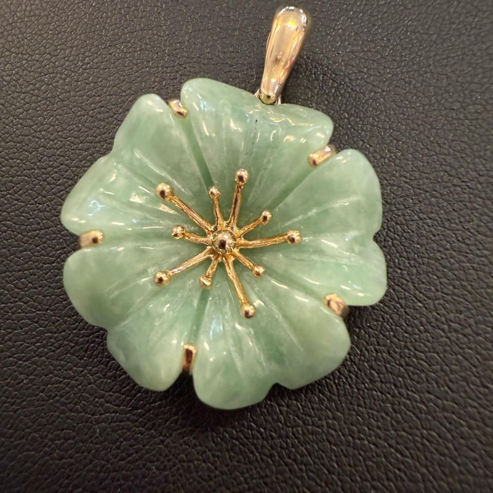 14k Jade Floral Pendant